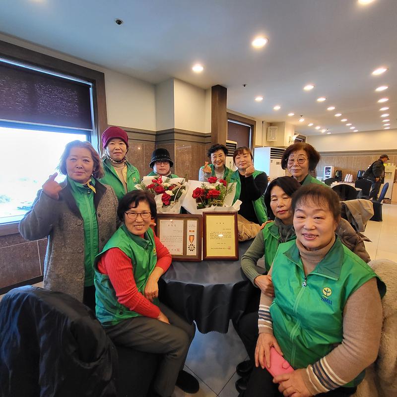 화도면_부녀회_새마을_시상제_근면상_수상(1)