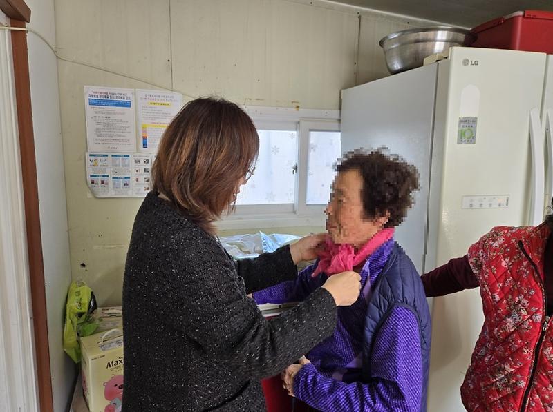 화도면_지역사회보장협의체_사랑의_스카프_나눔