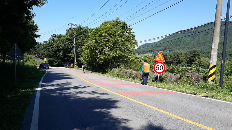 내가면_농업경영인회,_도로변_제초_작업_구슬땀