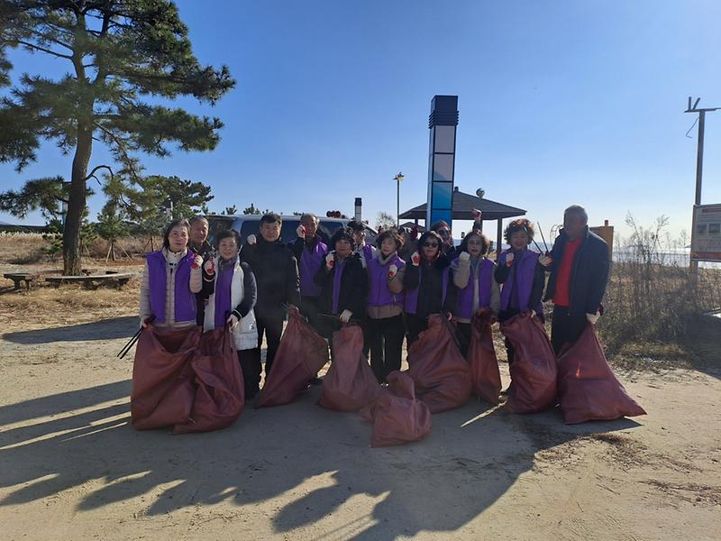 서도면_주민자치위위원회_해변가_정화_활동