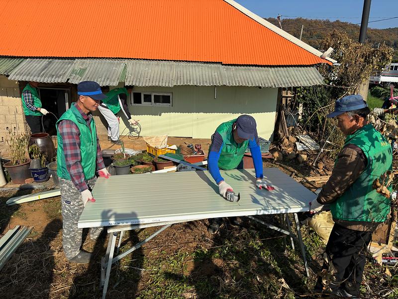 선원면_새마을협의회,_사랑의_집_고쳐주기_활동_2