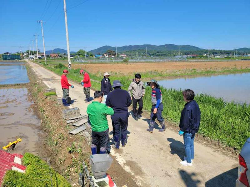 송해면,_찾아가는_현장_행정으로_농민_웃음꽃_활짝_(2)