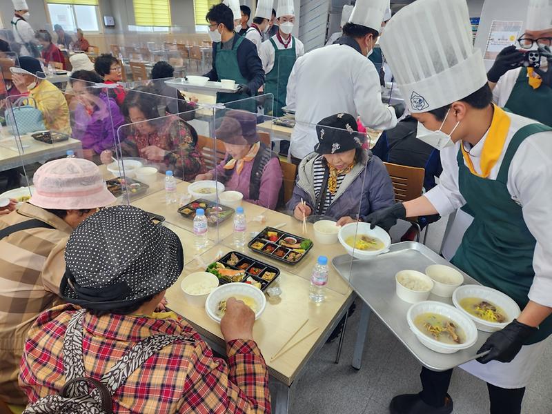 셰프의_밥상에_어르신들을_초대합니다!_(2)