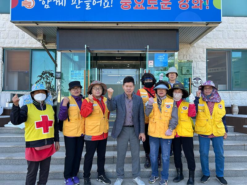 양도면_적십자부녀봉사회,_삼흥천_일대_폐기물_수거_(1)