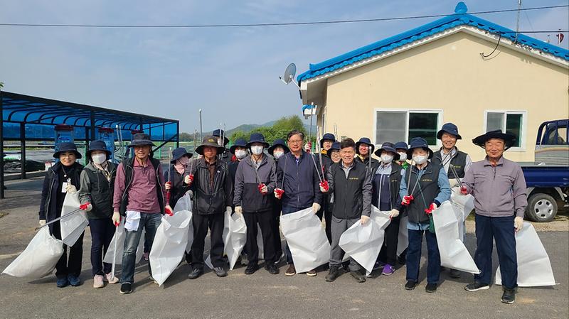 양도면_주민자치위원회,_인산천_일대_환경정화_활동_(1)