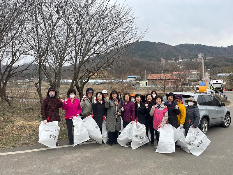 양사면_생활개선회,_덕하천_일대_쓰레기_수거