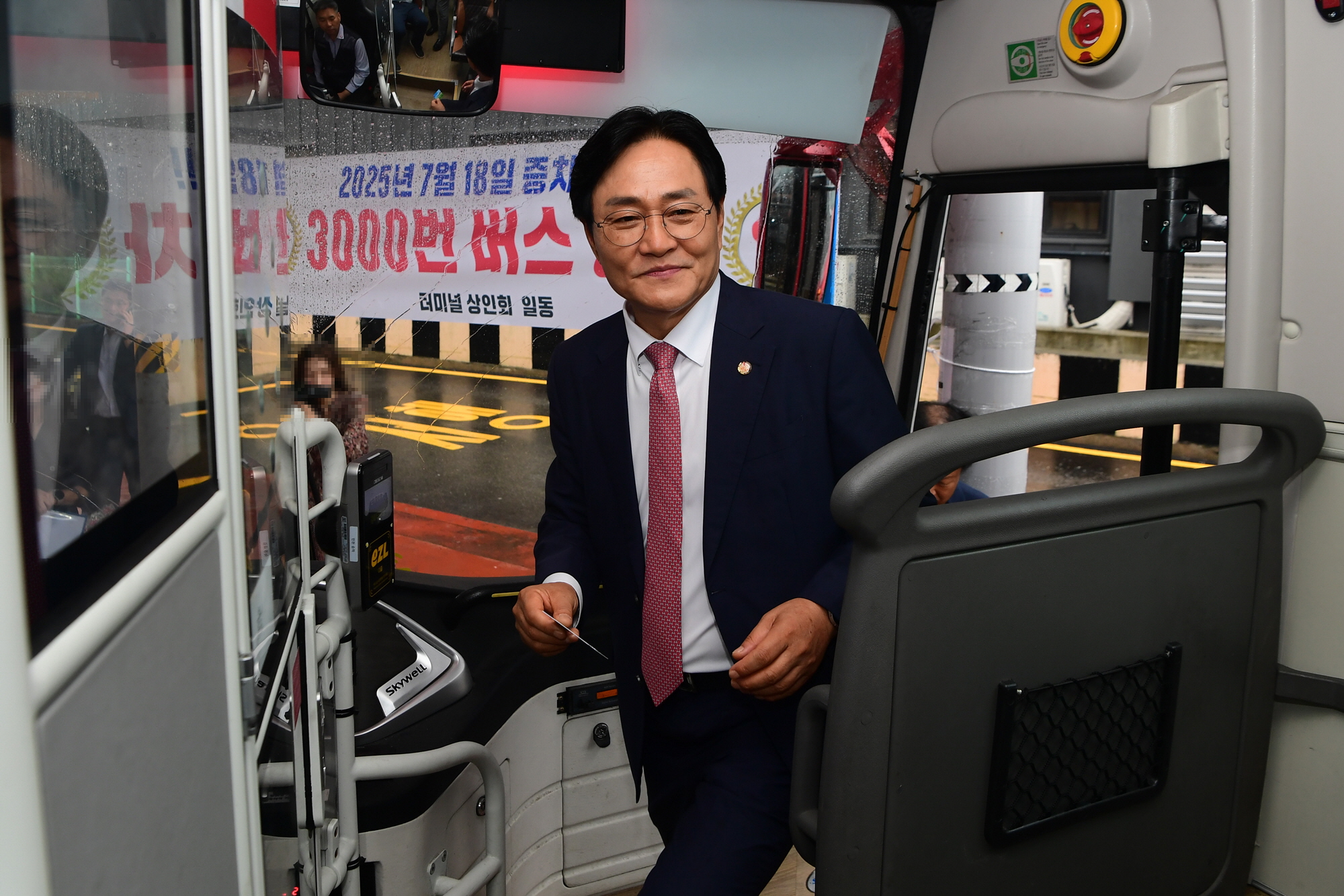 박용철_강화군수,_3000번_버스_증차_운행_첫날_현장_방문…_“계속해서_광역교통망_개선할_것”(2)