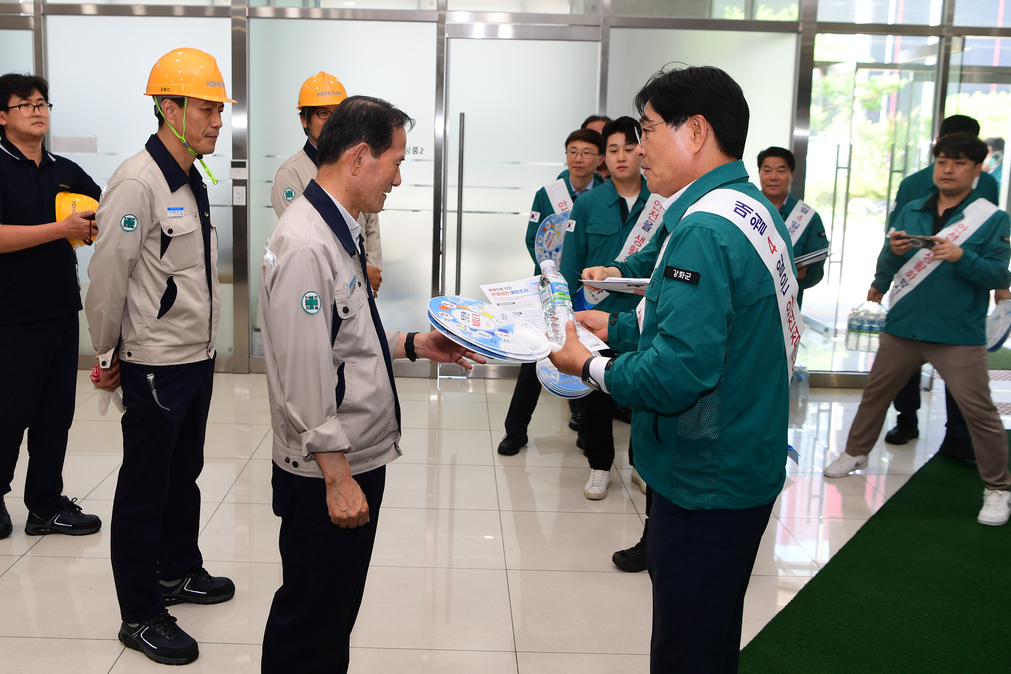 박용철_강화군수,_“폭염은_재난”…_산업현장_찾아_폭염_대응_안전사고_예방_캠페인_펼쳐(1)