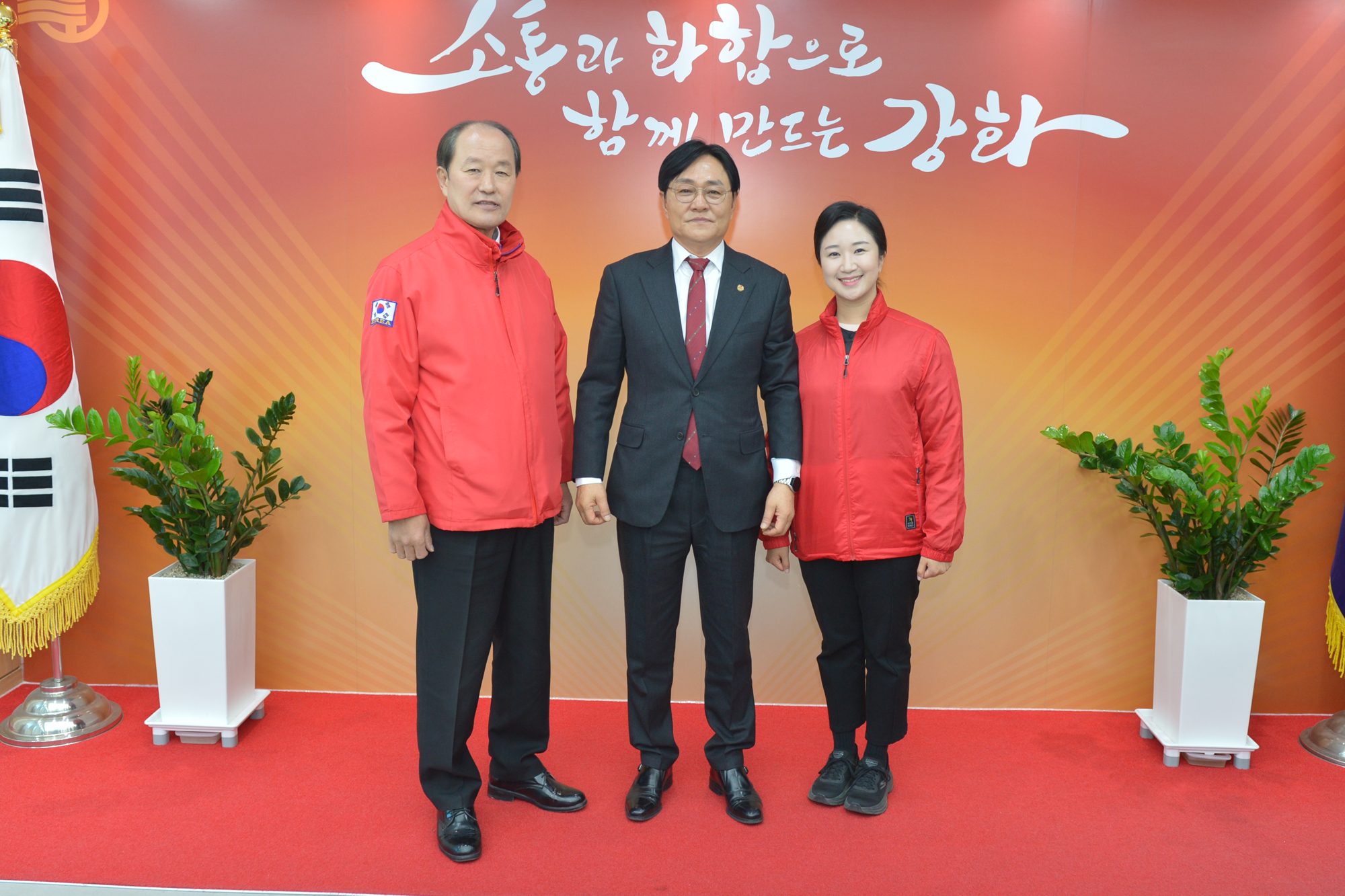 박용철_강화군수,_윤재상_허유리_당선자와_강화_발전과_민생안정에_힘_모으기로(1)
