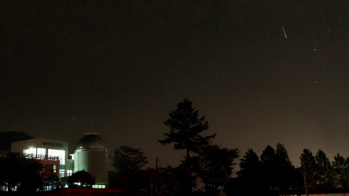 강화천문과학관,_모기장_텐트_속_낭만_가득한_유성우_관측_열기(2_유성우_포착_사진)