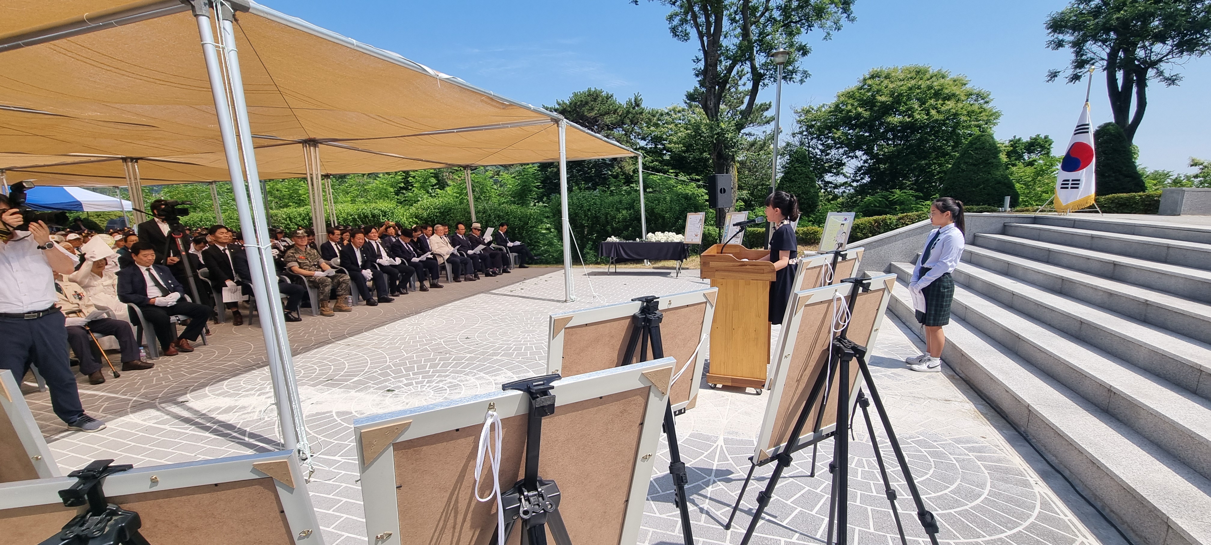 강화군,_제2회_강화군_호국_백일장_공모전_개최(1_현충일_낭독_모습)