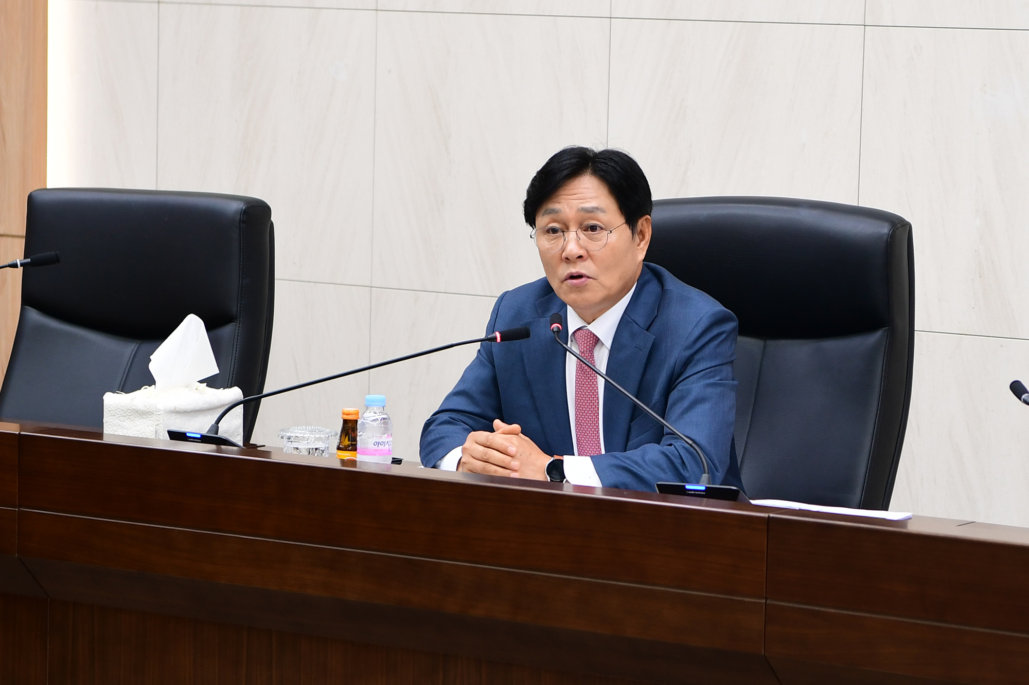 강화군,_전문건설업_전수조사로_부적격_건설사업자_공사_수주_차단할_것(전문건설업_간담회에서_발언하는_박용철_군수)