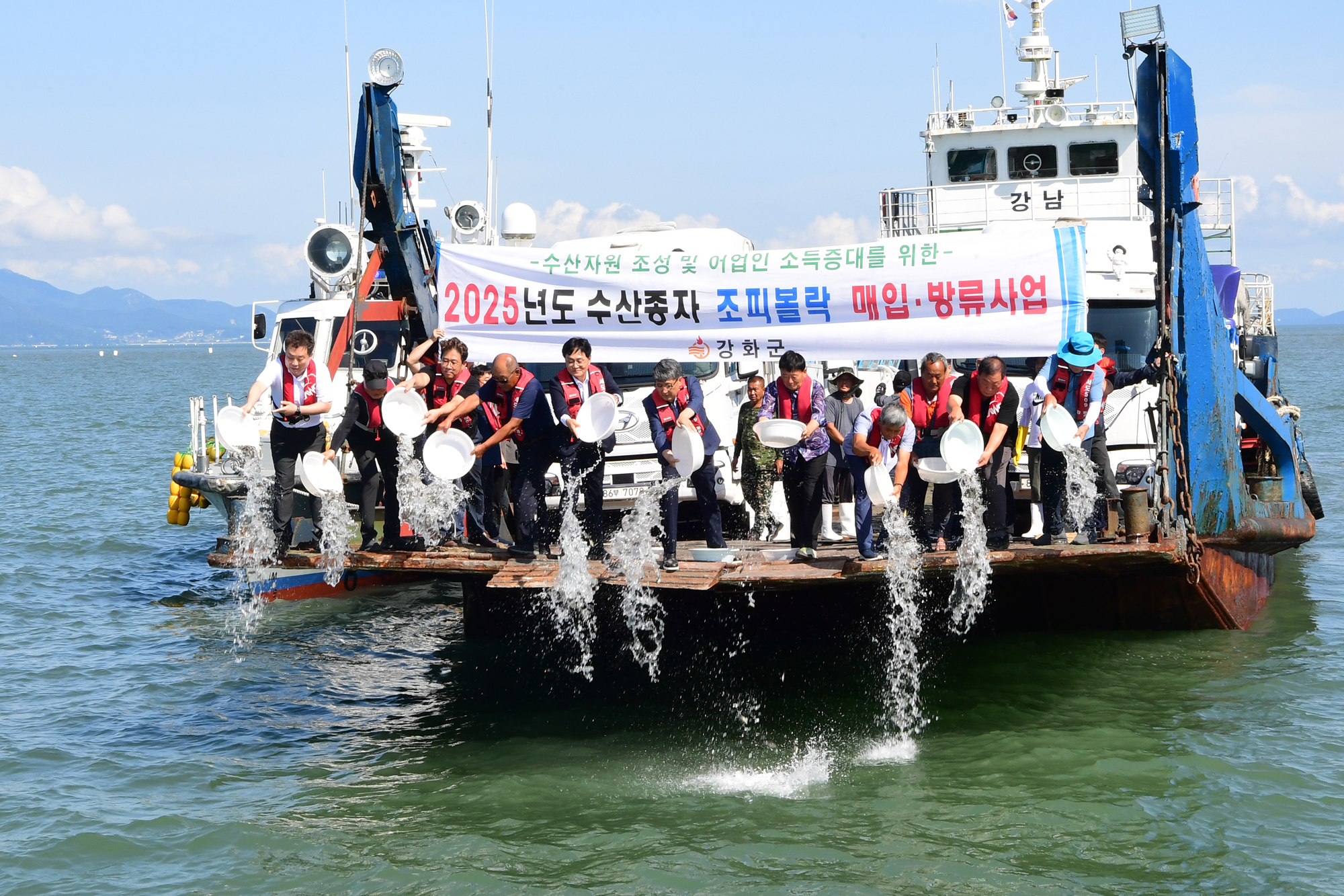 강화군,_조피볼락_종자_61만_마리_방류…_연안어장_자원_확충_나서(1)