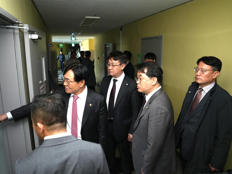 박용철_강화군수,_고교_기숙사_화재_현장_긴급_점검