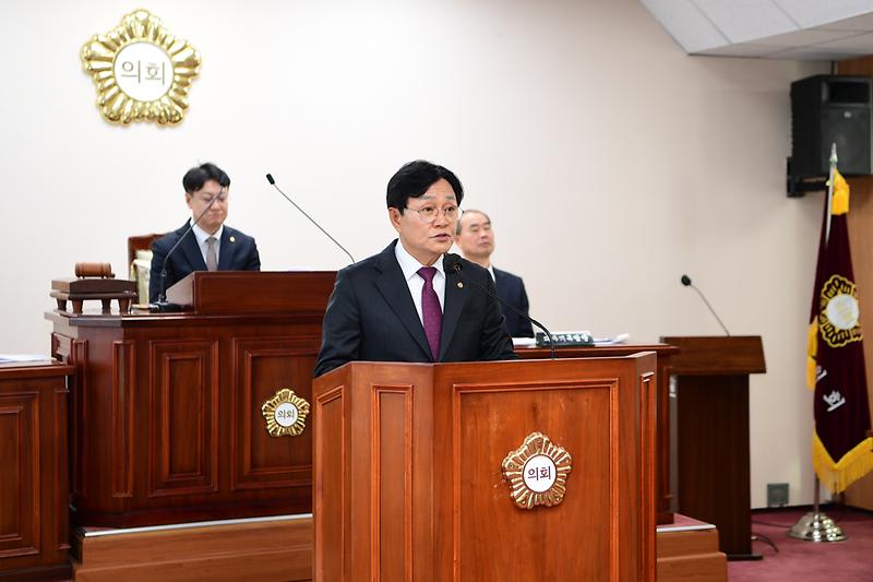 박용철_강화군수,_시정연설_통해_복합_위기_정면_돌파_선언…_“미래로_나아갈_것”(1)