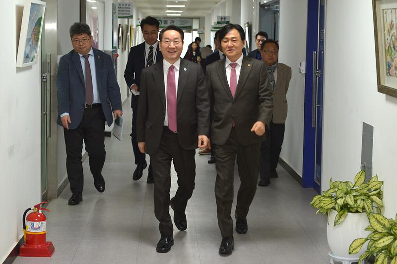 박용철_군수,_인천시장_연두방문서_건의(2)