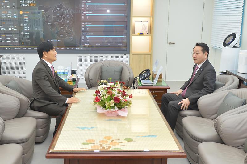 박용철_군수,_인천시장_연두방문서_건의(3)