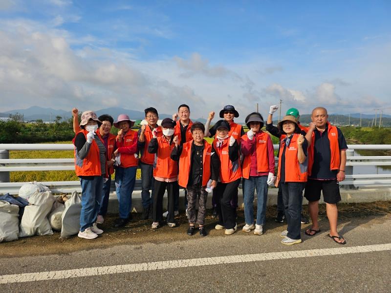 강화읍_지역사회보장협의체,_숭릉천_환경정화로_추석맞이_준비