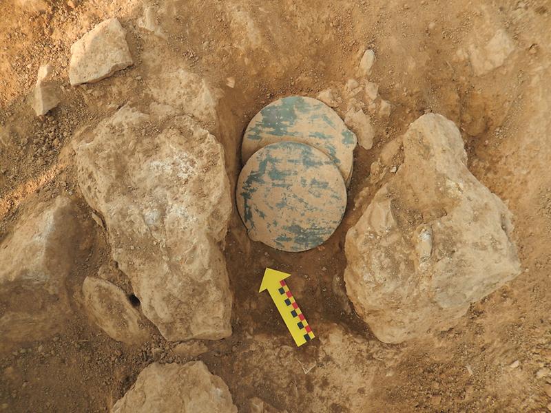 강화군,_‘강도江都_39년,_고려_보물’_기획전_개최(3_청동_거울_출토_전경)