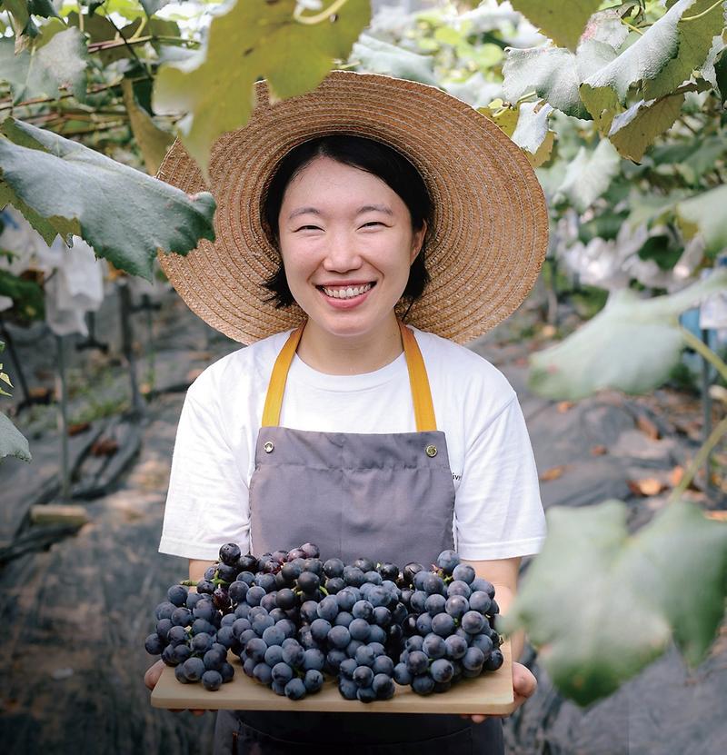 강화군_청년농업인_손현정씨,_농식품부_장관상_수상(수상자_사진)