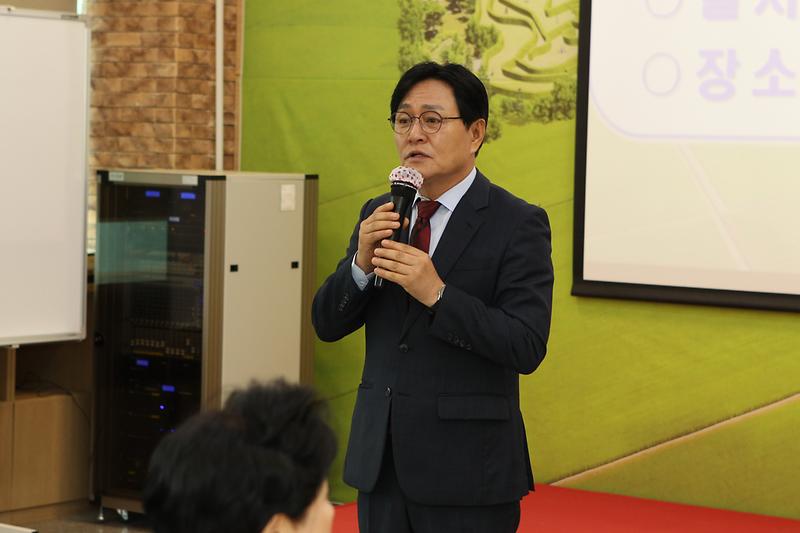 강화군,_치유농업_프로그램에_어르신_마음에_활짝(2_프로그램에_참석한_박용철_군수)