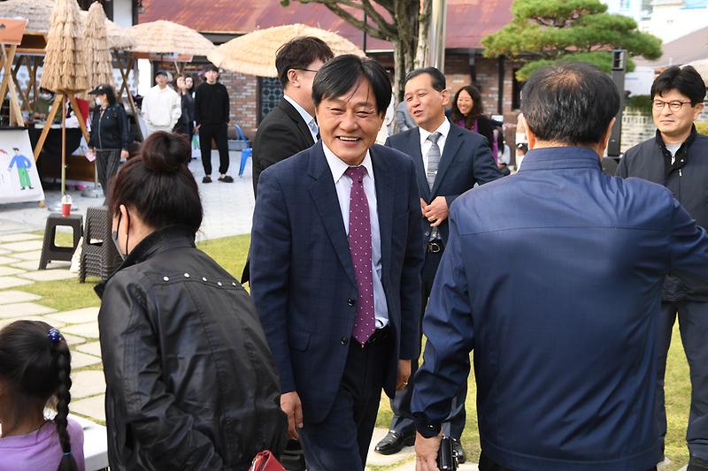 강화군_단체_관광객_유치_여행사_인센티브_지원(박용철_군수_소창체험관)