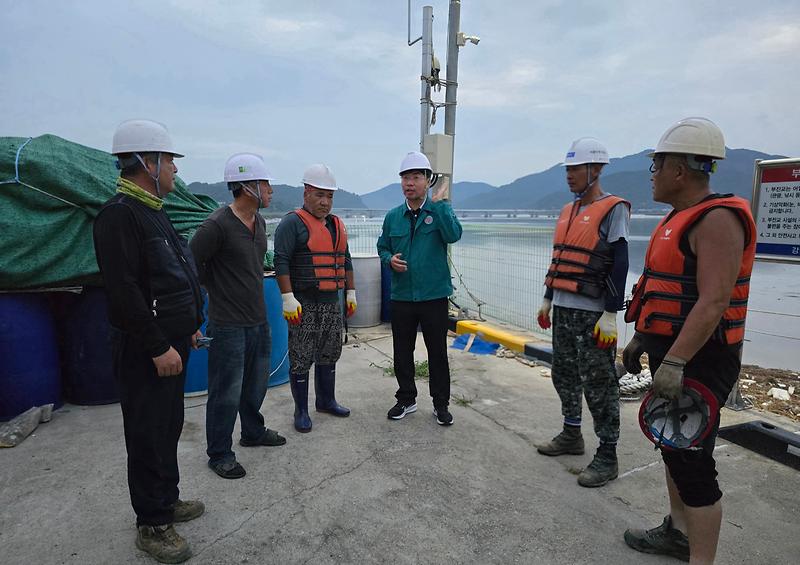 강화군,_더리미항_해안쓰레기_신속_수거_작업_착수