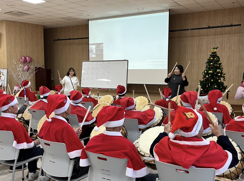 강화군,_경증_치매_환자_기억_쉼터_송년회_웃음꽃