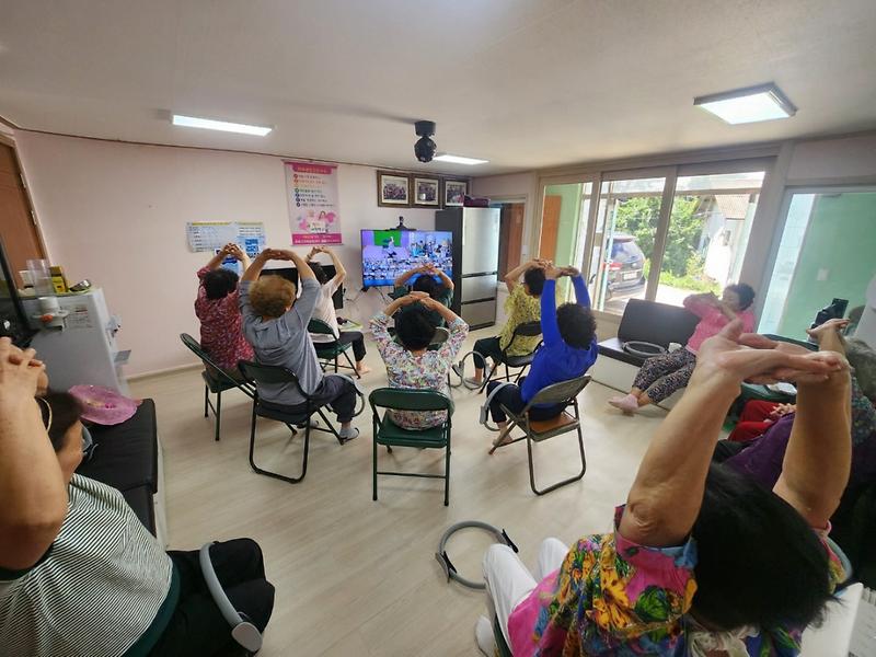 강화군,_헬스케어_경로당_만족도_95%…_스마트_건강관리_서비스_안착(1)