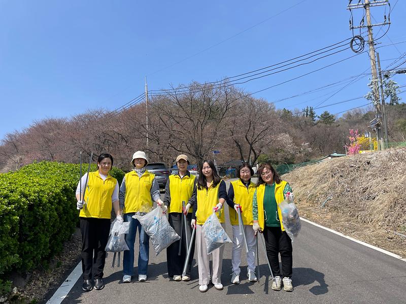 강화군_자원봉사센터,_“북문_벚꽃길을_더욱_쾌적하게!”