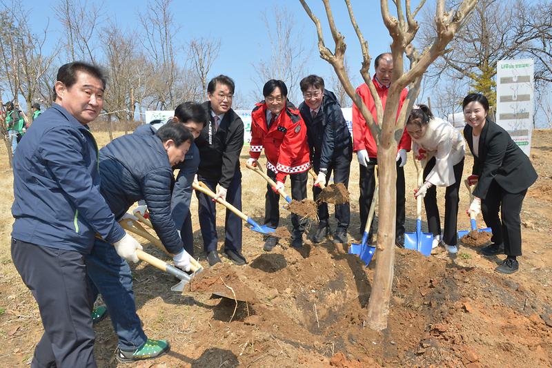 강화군,_제80회_식목일_맞아_나무심기_행사_열어(1)