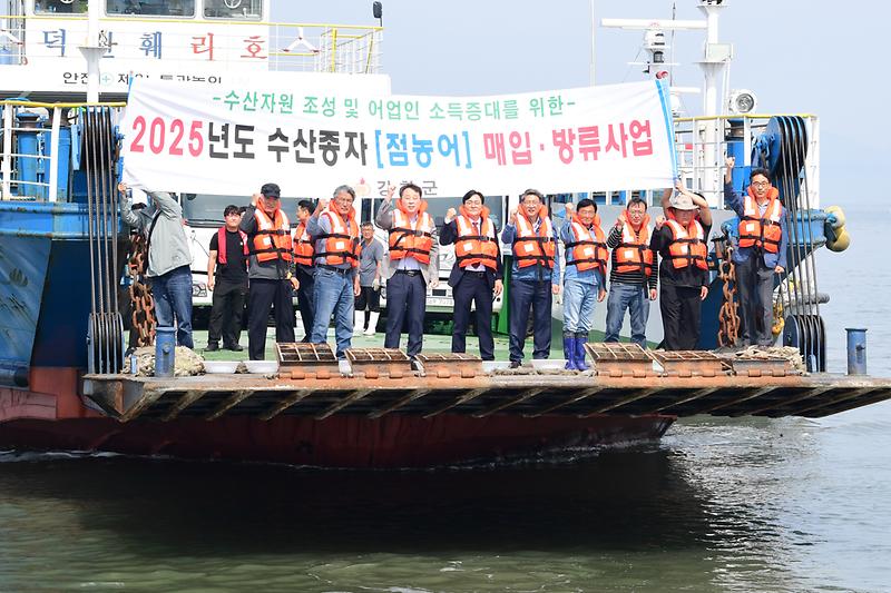 강화군,_주문도_해역에_점농어_42만_마리_방류(2)