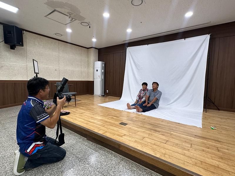 강화군장애인복지관,_“가족의_진솔한_순간_흑백사진으로_남겨드려요!”