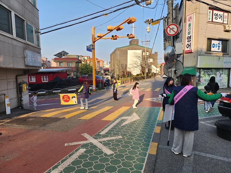 강화군자원봉사센터,_갑룡초등학교_앞_교통안전_캠페인_실시