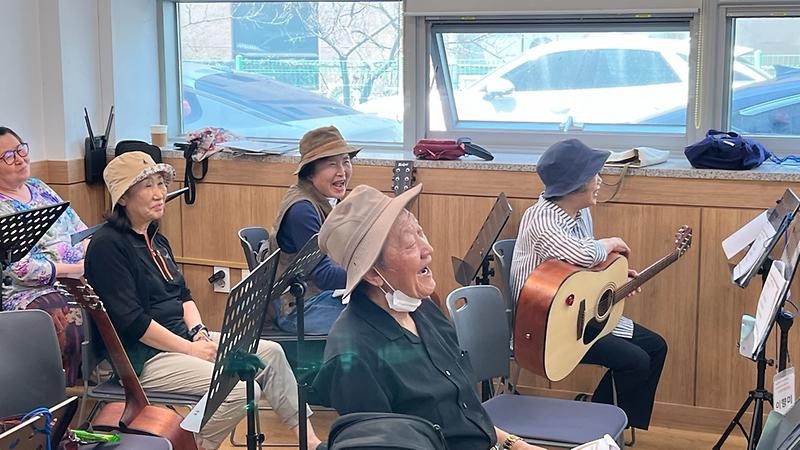 강화군노인복지관,_세대_통합_예술_프로그램_‘인생_띵작(名作)’_운영