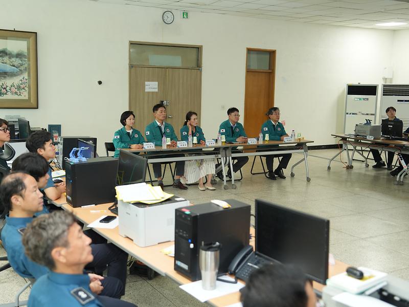 강화군의회,_2025년_을지연습_참관_훈련관계자_격려(2)