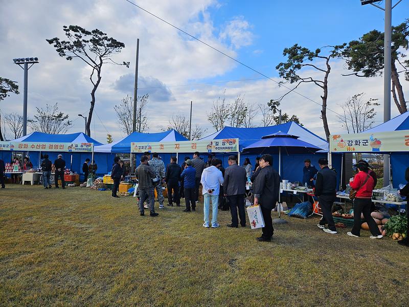 길상면_주민자치위원회,_농‧수특산물_직거래_장터_성료(1)