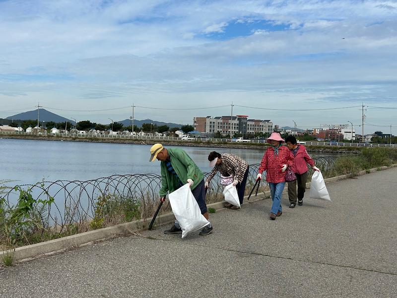 길상면_노인회,_해안가_환경_정화에_앞장