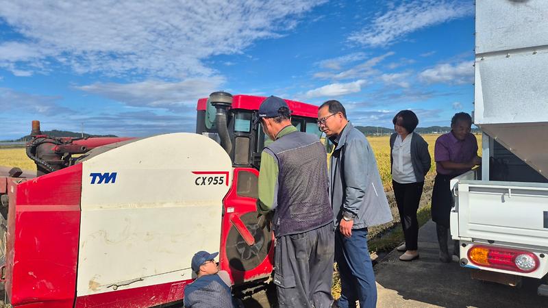 교동면,_벼_베기_영농_현장_방문_격려