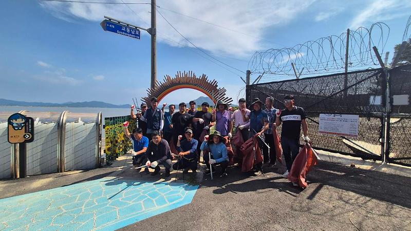 교동면_무학리_청년회,_쾌적한_해안가_조성에_앞장