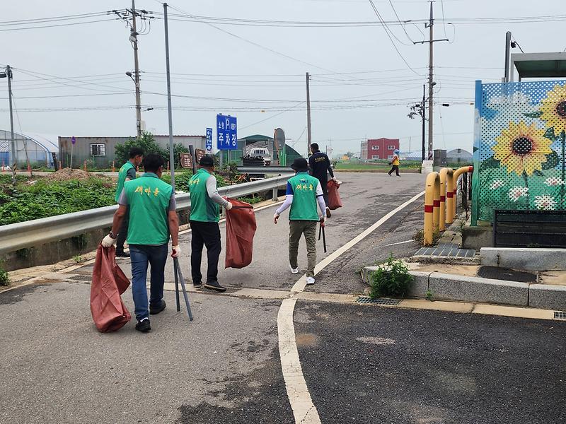 교동면_새마을지도자회․부녀회,_릴레이_대청소_참여
