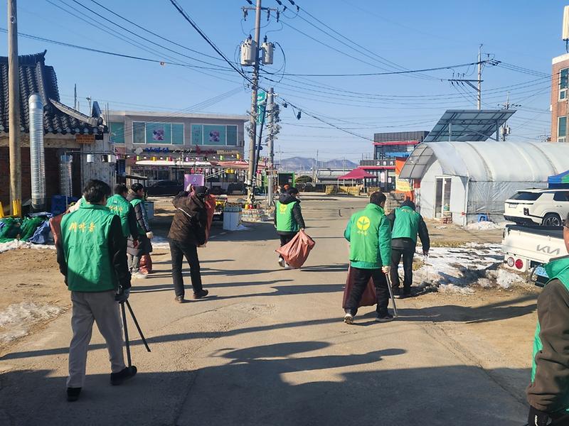 교동면_새마을지도자회_환경정화(2)