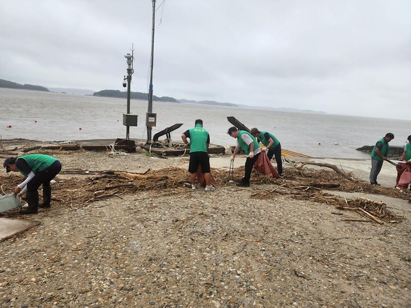 교동면_새마을지도자회,_쾌적한_해안가_및_나들길_조성