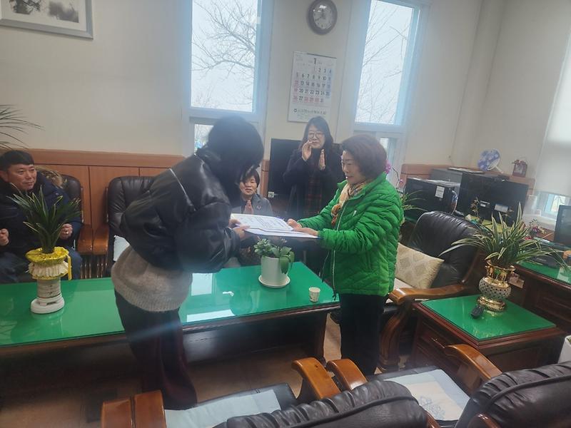 교동면_새마을남녀지도자회_졸업축하금_전달