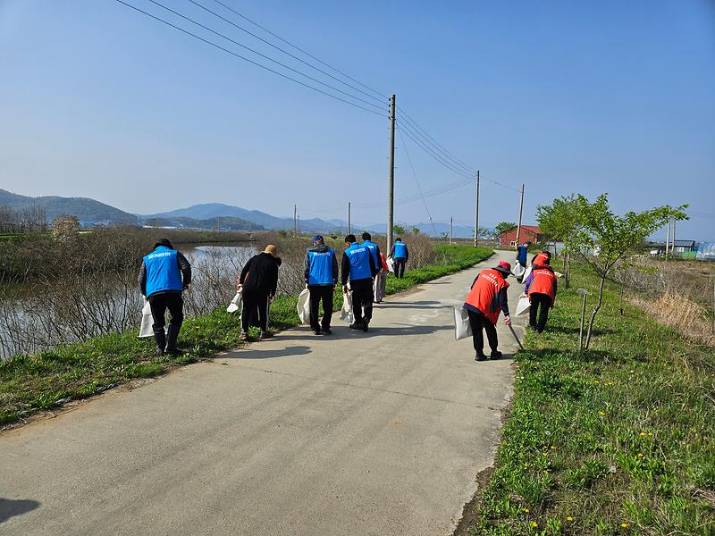하점면_지역사회보장협의체,_삼거천_일대_환경정화_활동_실시