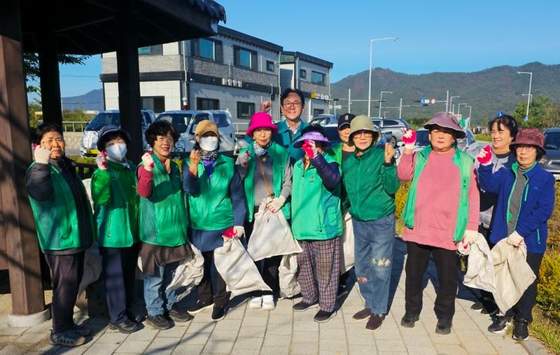 하점면_새마을부녀회,_관내_주요_도로변_가로화단_정비