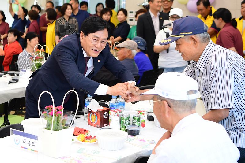 화도면_지역사회보장협의체,_어르신_감사_잔치_개최(2)