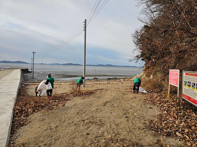 화도면_새마을부녀회,_미루지항_일원_환경보호에_앞장