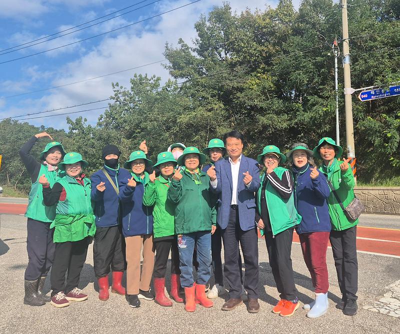 선원면_새마을부녀회,_해안_도로_환경_정화_실시