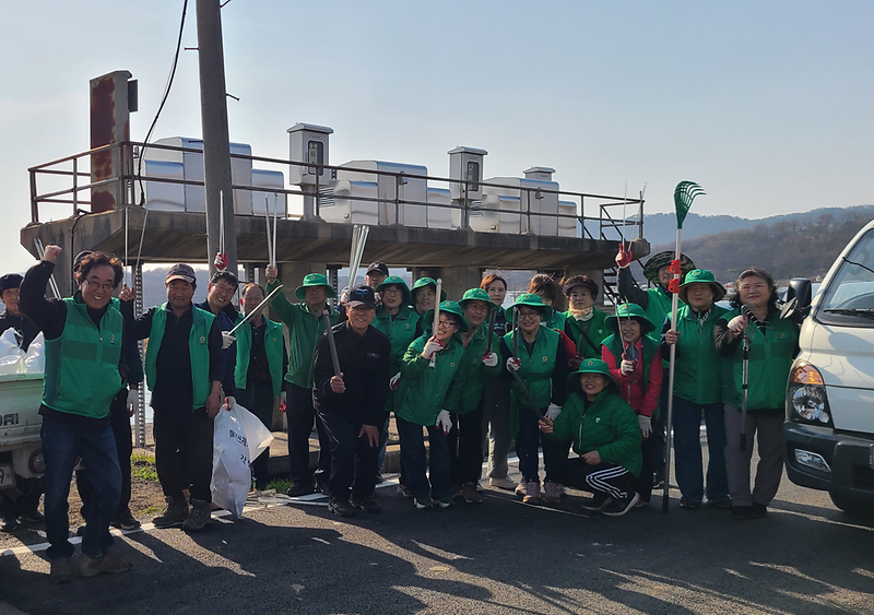 송해면_새마을지도자_협의회․새마을부녀회,_승릉천_일대_대대적인_환경정화_활동